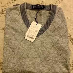 Montagut 100% Wool Sweater - NWT - $50

Size: Large